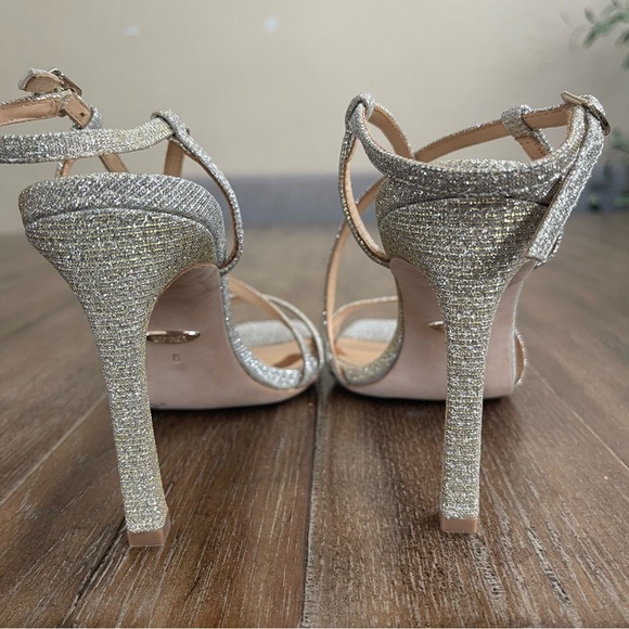 Badgley Mischka Silver Strappy Sandals Dainty 8 Elegant Dress Heel Evening Prom - Picture 6 of 11